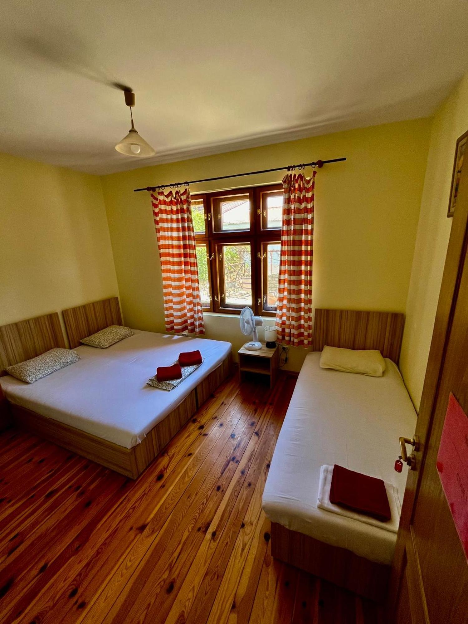 Hostel Mostel Veliko Tarnovo Eksteriør billede